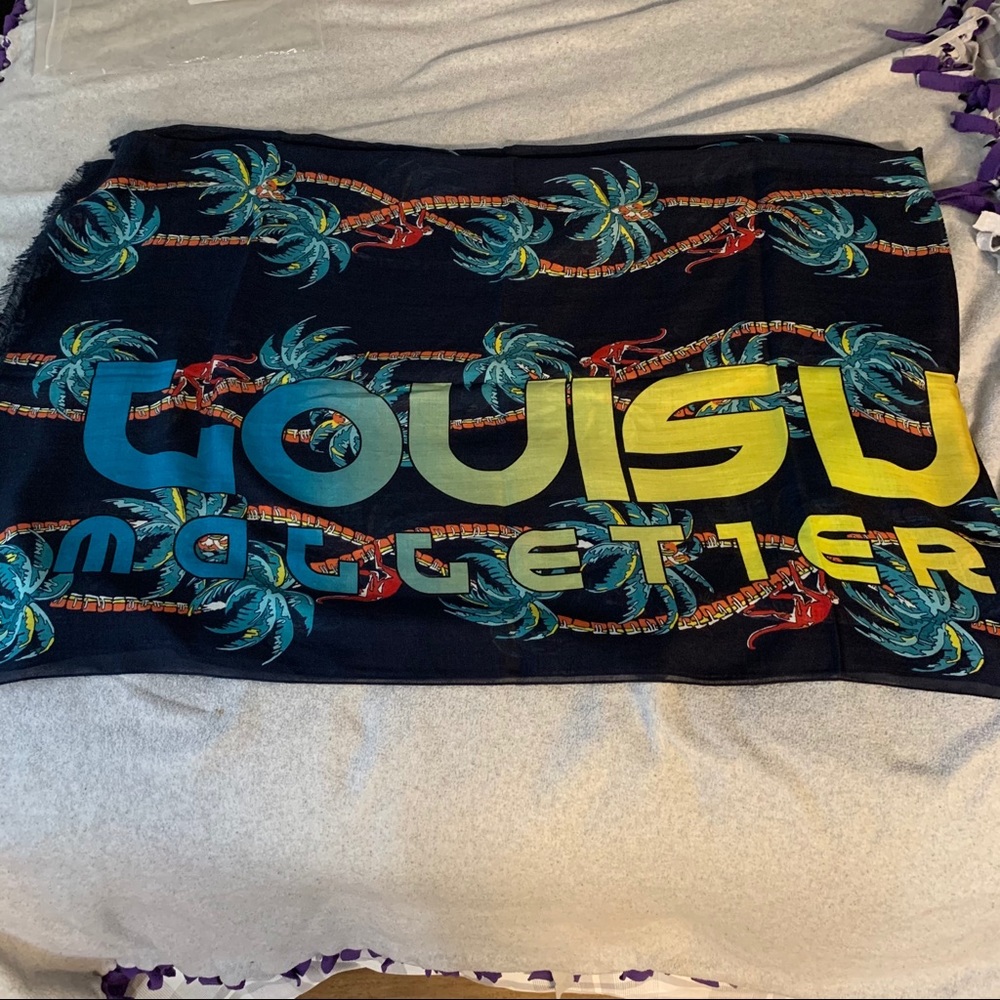 Louis Vuitton Limited Edition Scarf or Chale